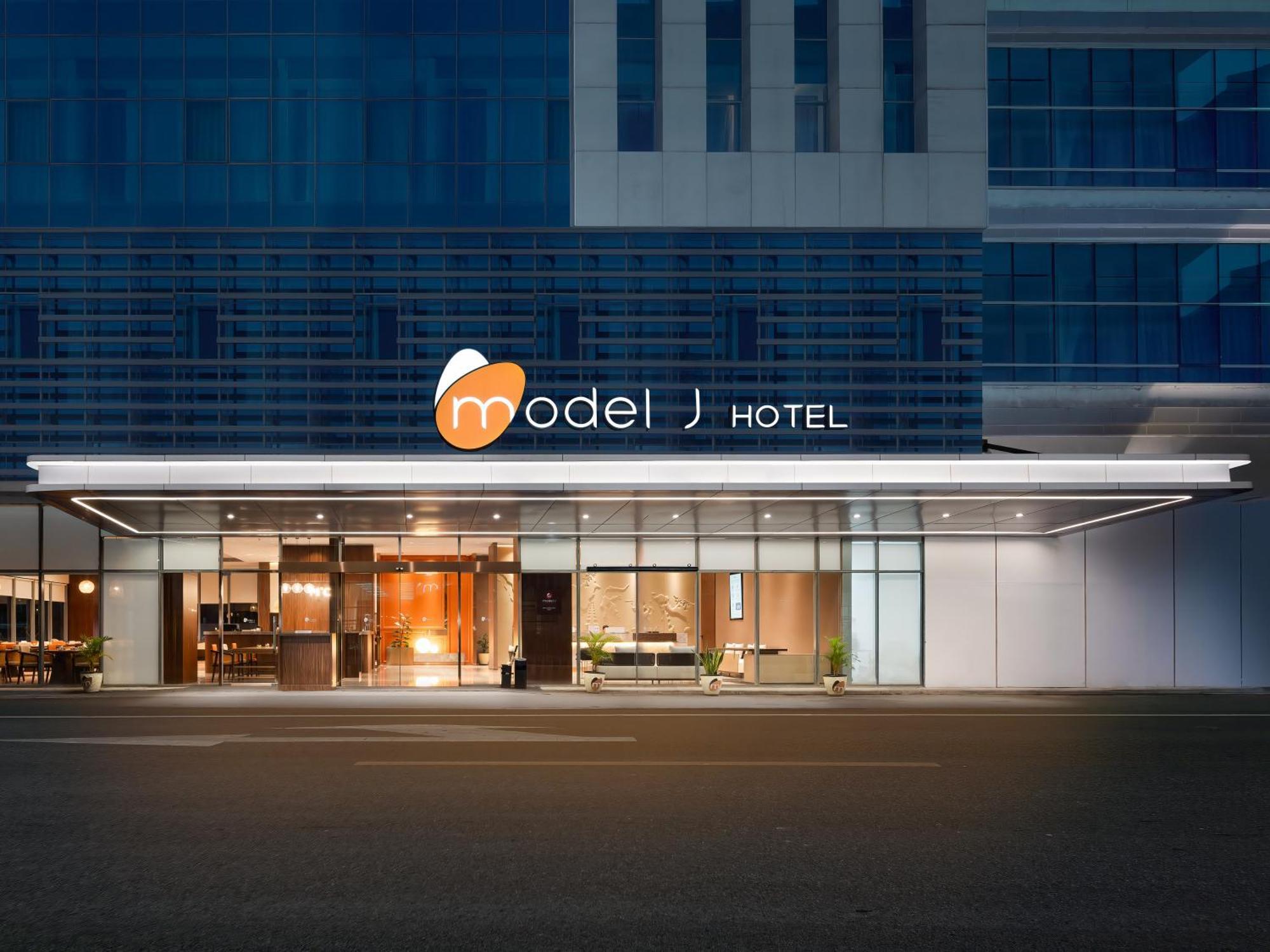 Model J Hotel Jakarta Soekarno - Hatta Airport Tangerang Eksteriør billede
